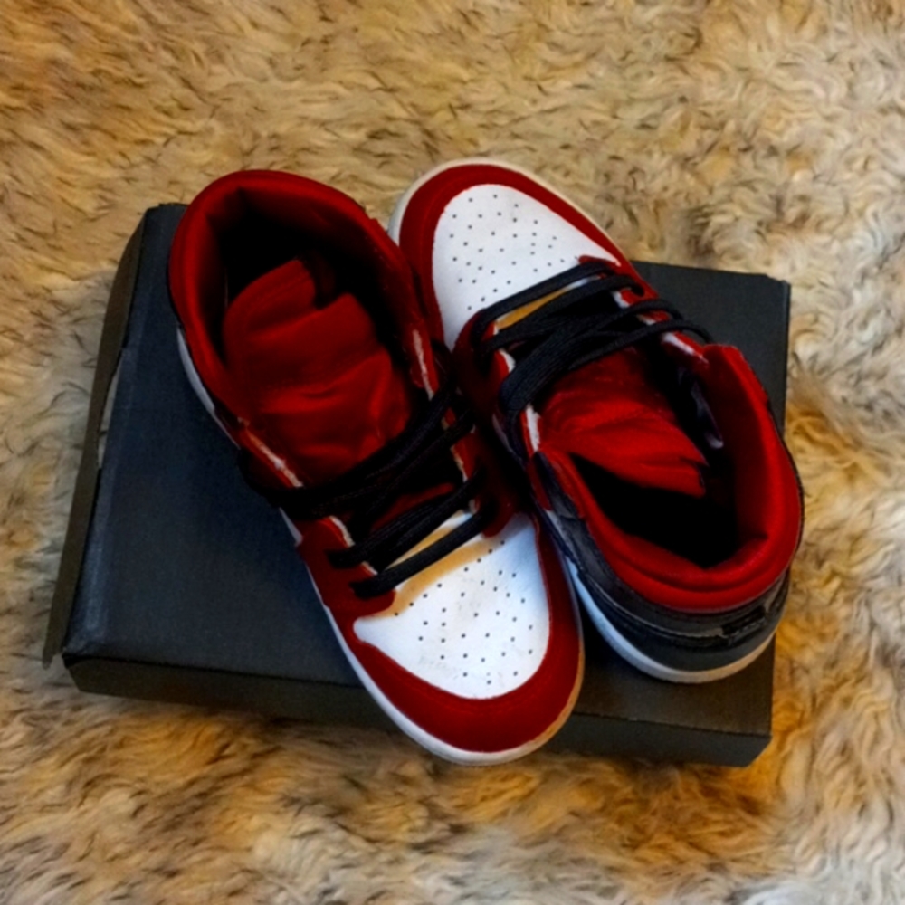 Jordan 1 MID SE (TD)
